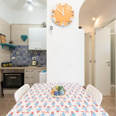 Lussy House Rifugio Sul Mare Casatuabari Будинок відпочинку