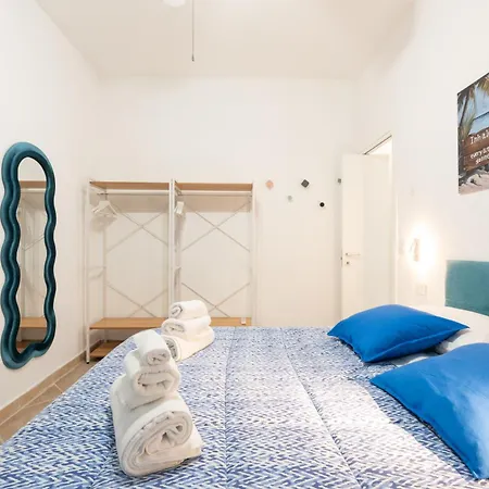 Lussy House Rifugio Sul Mare Casatuabari Будинок відпочинку *