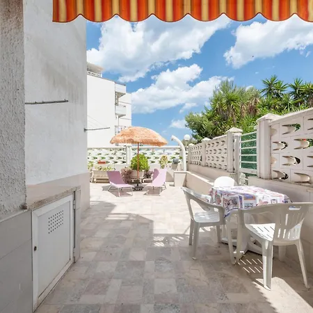 Lussy House Rifugio Sul Mare Casatuabari Будинок відпочинку Барі