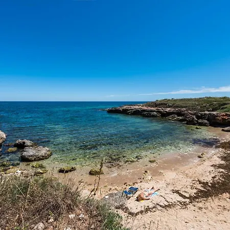 Lussy House Rifugio Sul Mare Casatuabari Будинок відпочинку *