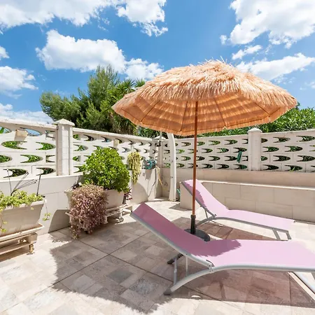 Holiday home Lussy House Rifugio Sul Mare Casatuabari *