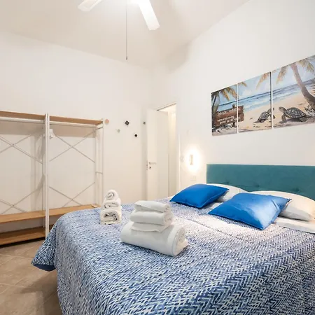 Lussy House Rifugio Sul Mare Casatuabari Feriehus Bari